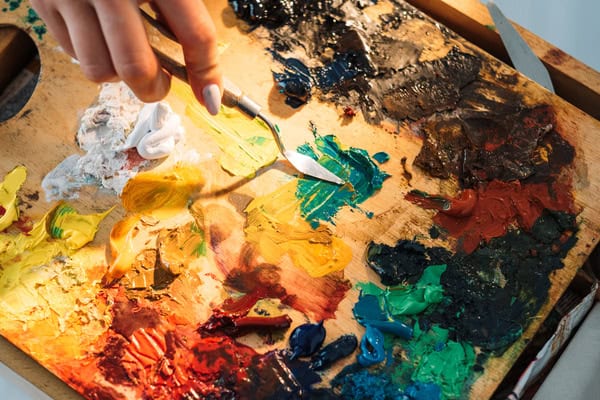 Kyra Vertes von Sikorszky über die Bedeutung der Kunstbiennalen für den globalen Kunstmarkt